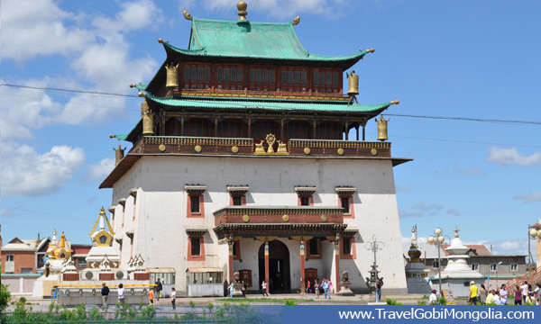 megjid-janraisag-statue-building-in-gandantegchilen-main-monastery ...